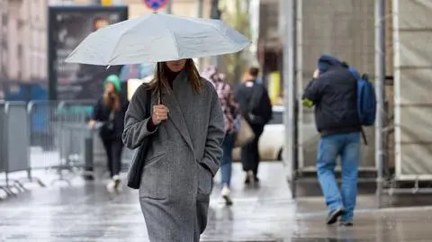 Deszcz, chłodno, parasol