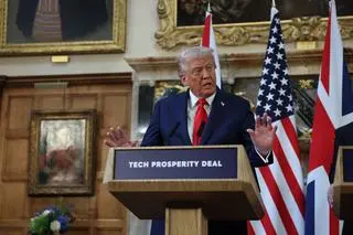 Donald Trump podczas konferencji prasowej z brytyjskim premierem Keirem Starmerem