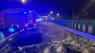 Auto dachowało na A1, w środku było siedem osób
