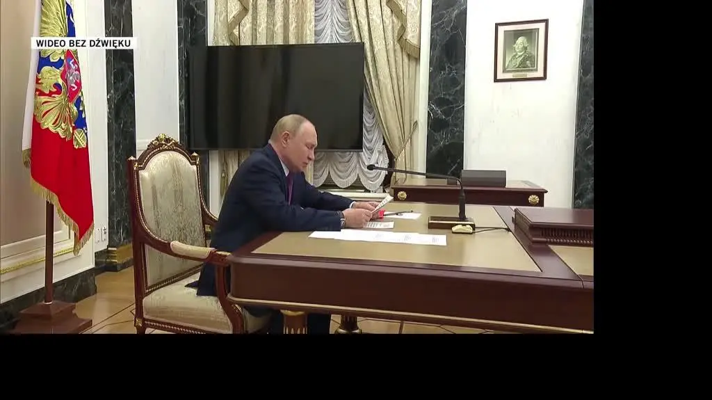 Putin issues a nuclear warning to the West over Ukraine