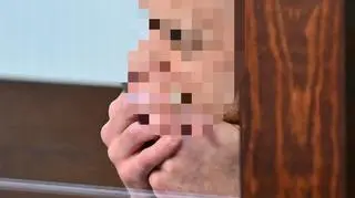 Oskarżony Dominik P. na sali rozpraw