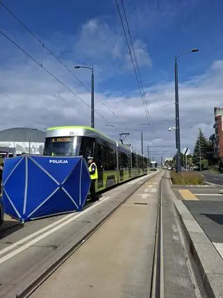 Potrącenie rowerzystki przez tramwaj w Olsztynie