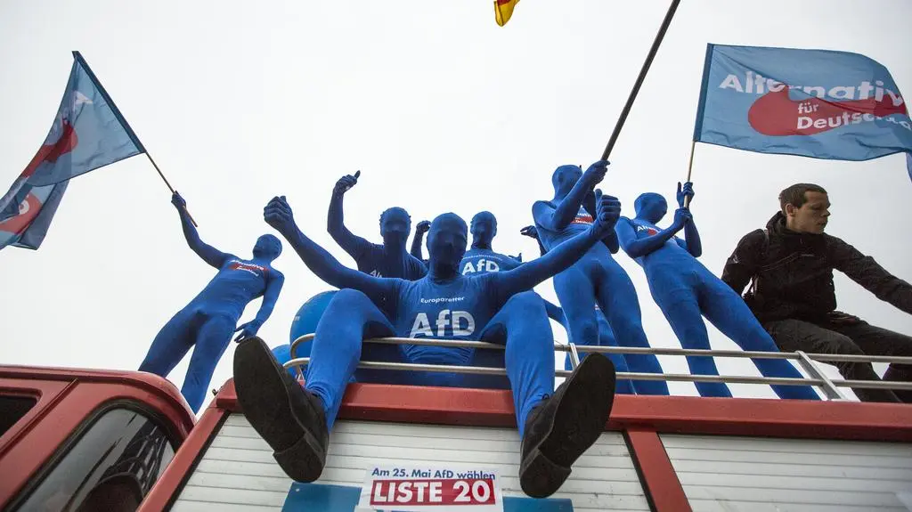 Szykuje się kolejny sukces AfD. Skrajnie prawicowa partia prowadzi w ...