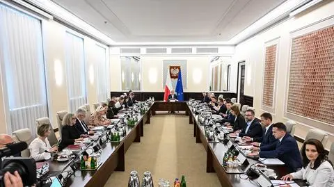 Premier Donald Tusk podczas posiedzenia rządu w Kancelarii Prezesa Rady Ministrów w Warszawie