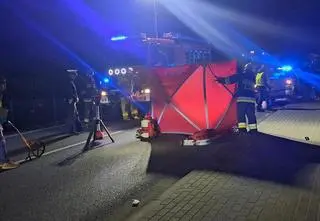 Nie żyje 67-latek. Kobieta przejechała go, gdy leżał na drodze