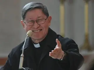 Luis Antonio Tagle podczas mszy świętej w jubileuszowym kościele pw. Zesłania Ducha Świętego w Sopocie