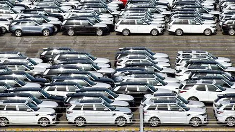 range rower parking port Southampton - balipadma shutterstock_1521249581