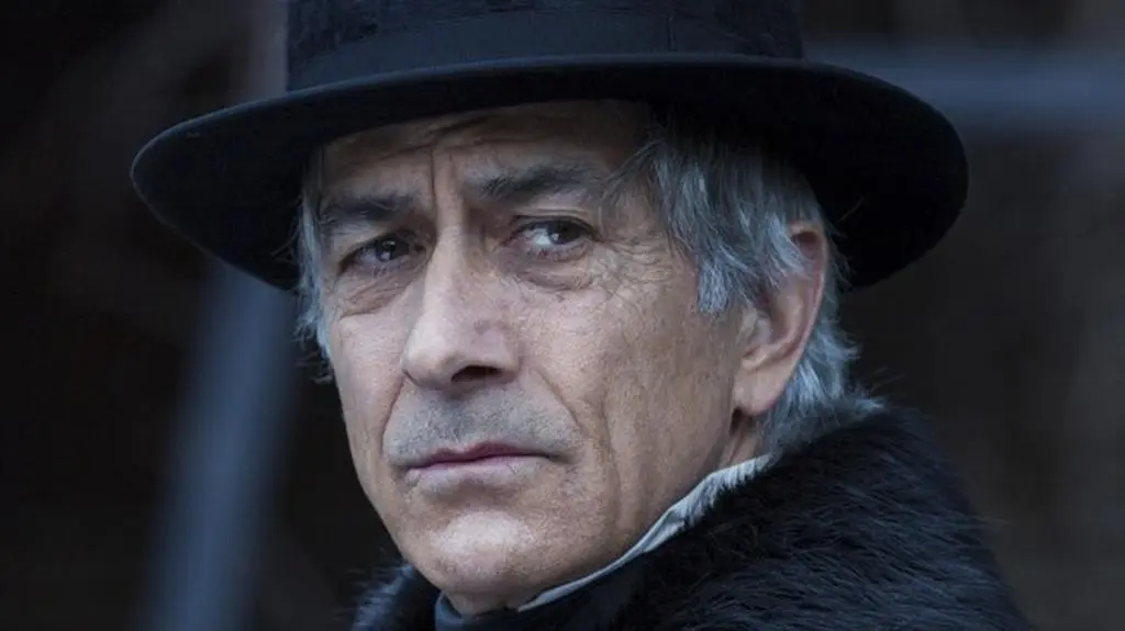 David Strathairn