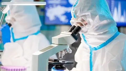 covid koronawirus laboratorium shutterstock_1724467804