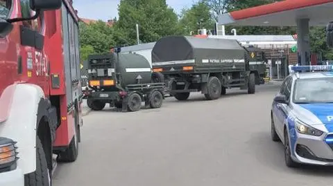 Akcja służb na stacji benzynowej. W aucie pijanego kierowcy broń i granat