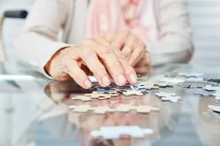 Według analizy demencja daje pierwsze oznaki już dziewięć lat przed diagnozą