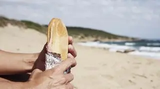 Przyniosła na plażę własne kanapki. Rozpętała się awantura