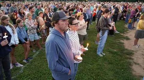 Wiec po tragicznej strzelaninie w katolickiej szkole w Minneapolis