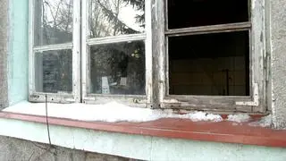 Wybite szyby w pustostanie 