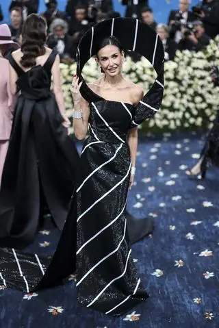Demi Moore w kreacji Thom Browne
