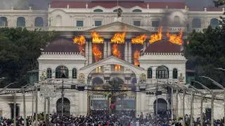 Nepal. Protestujący podpalili parlament