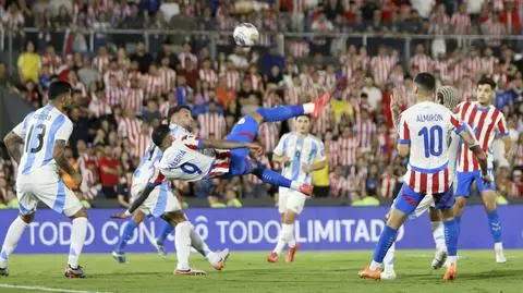 Fenomenalny gol. Mistrzowie świata pokonani