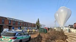 Na posesji wylądowały balony 