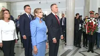 Nowy prezydent zaprzysiężony, wygłosił orędzie. Przed Sejmem trwa manifestacja