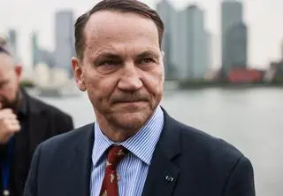 "Polska ostrzega Moskwę". Komentarze po słowach Sikorskiego