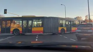 Autobus zablokował ulicę Wiertniczą