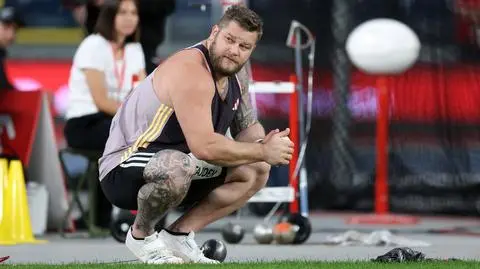 Upadł i chwycił się za kostkę. Moment grozy Fajdka w Estonii