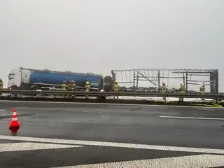 Zderzenie cięzarówki z cysterną na A4