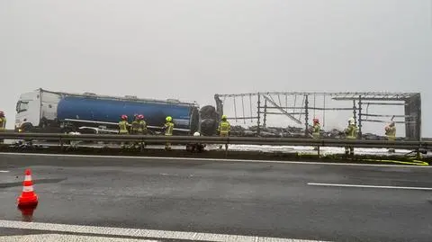 Zderzenie cięzarówki z cysterną na A4