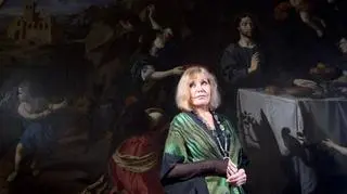 Kim Novak na tle swojego obrazu w 2015 roku
