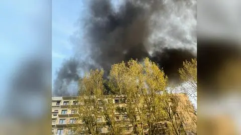 Kłęby czarnego dymu. Na budowie zapalił się styropian 