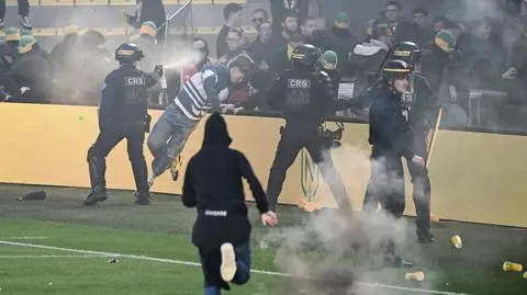 Dantejskie sceny w Nantes. Nie dokończono meczu, trener nie wytrzymał