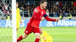 Nietypowy gol, później błysk Lewandowskiego. Ważna wygrana Polaków