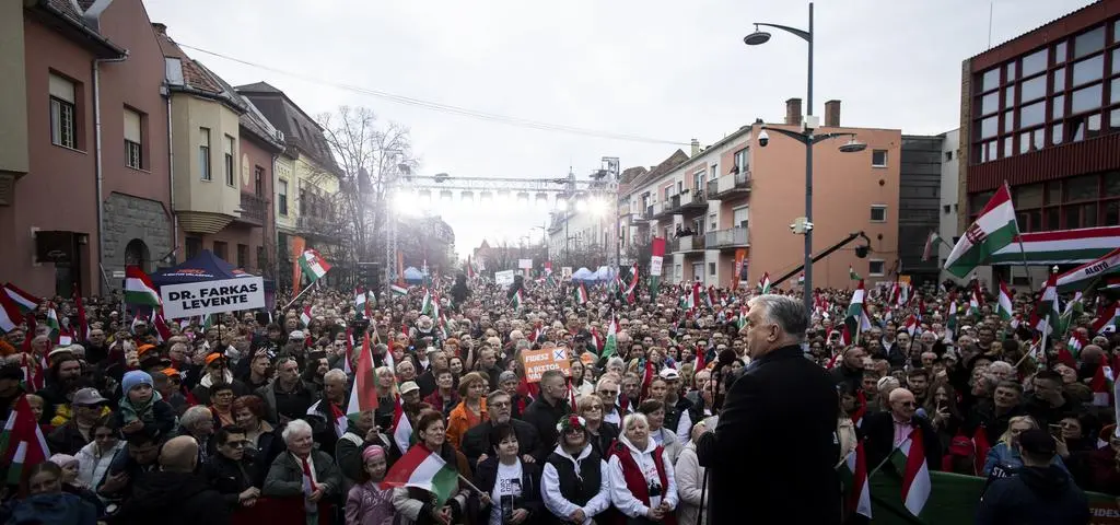 Na krótko przed wyborami media ujawniają aferę "jeszcze poważniejszą niż Watergate" 