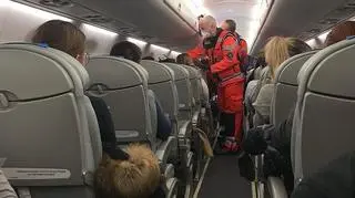 Kontrola w samolocie na warszawskim lotnisku