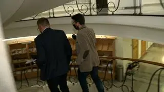 Grzegorz Łakomski podczas pracy nad materiałem "Do spółki z premierem. Darowizna na Mateusza Morawieckiego"