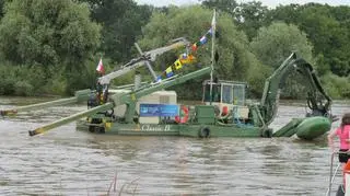 Podczas Karnawału Odrzańskiego, oprócz statków , kajaków i motorówek pojawił się również "Pająk" - maszyna wielofunkcyjna, która potrafi m.in czyścić koryto rzeki