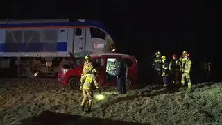 Do zderzenia pociągu z samochodem osobowym doszło na niestrzeżonym przejeździe kolejowym
