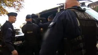 Policja zatrzymała mężczyznę, który protestował przed spotkaniem z Jarosławem Kaczyńskim