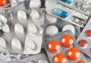 Wyrzucasz leki do śmieci? "Zabójcza jest już bardzo mała dawka"
