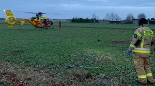 Jego samochód dachował. Mężczyzna wypadł z pojazdu. Zginął na miejscu