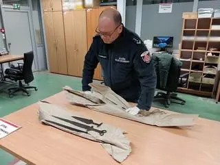 Artefakty zostały znalezione przez funkcjonariuszy Krajowej Administracji Skarbowej