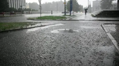 Alert RCB również dla mieszkańców Mazowsza. "Możliwe wezbrania rzek"