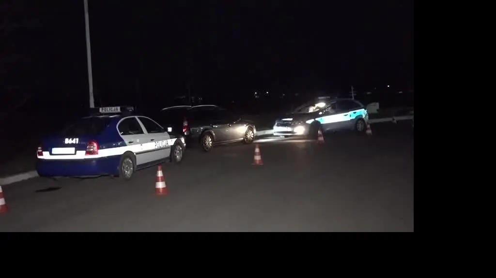 Policyjna interwencja w strojach ochronnych