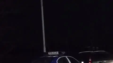 Policyjna interwencja w strojach ochronnych