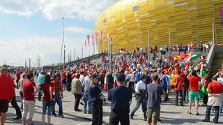 Funkcjonariusze kierowali ruchem drogowym, zabezpieczali drogi dojazdowe oraz okolice obiektu