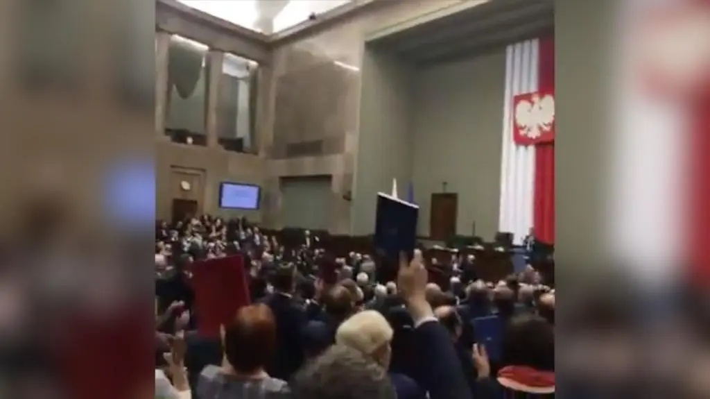 Protest opozycji przeciwko głosowaniu nad wyborem pięciu sędziów TK
