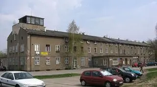 Dawna wieża lotnicza i budynek zarządu portu lotniczego Gądów - Lotnicza 22 we Wrocławiu