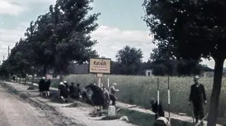 Na zdjęciu widoczna jest tabliczka z nazwą miasta Kalisza