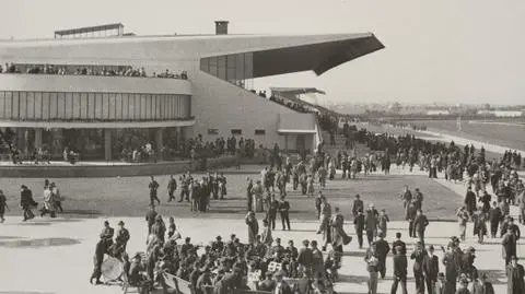 Trybuna na właśnie otwartym torze na Służewcu (5 czerwca 1939)