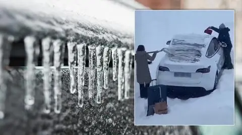 Поливати окропом і дряпати лопатою? Як не варто очищати від снігу шибки автомобіля взимку